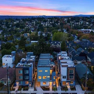 new-modern-nordic-style-home-view-rooftop-deck.seattlehotelsites.com/